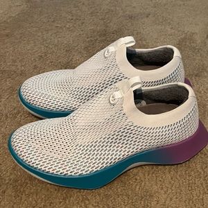 Allbirds tree dasher relay light blue with purple sole size 8